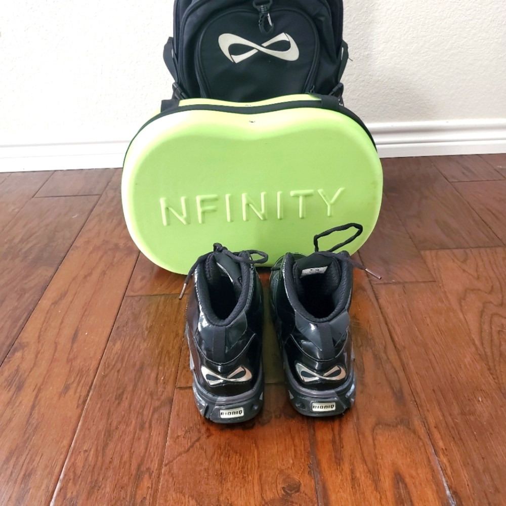 Woman NFINITY Basketball Shoes and Bag